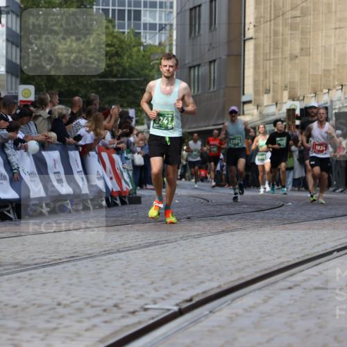 13.09.2026 - 21. swb-Marathon Bremen Strokosch-Dieckow http://msf.ph/oto/10322444 13.09.2026 13:09:38 Ziel 1034, 1241, 2291, 2909, 3197, 4895, 4898, 5111, 5383, 8759, 8830, 9789, 9866, 9904, 10044, 195, 567, 1723, 1975, 2750, 4782, 8835, 9241, 9277, 9804 meine-sportfotos.de