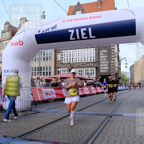 13.09.2026 - 21. swb-Marathon Bremen Tim E. http://msf.ph/oto/10322447 13.09.2026 10:59:21 Ziel 10383, 10415, 10427, 10477, 10668, 10787, 10843, 11034, 11267, 11278, 11602, 11913, 12015, 12118, 12127, 12130, 12131, 12200, 12271, 12297, 12414 meine-sportfotos.de