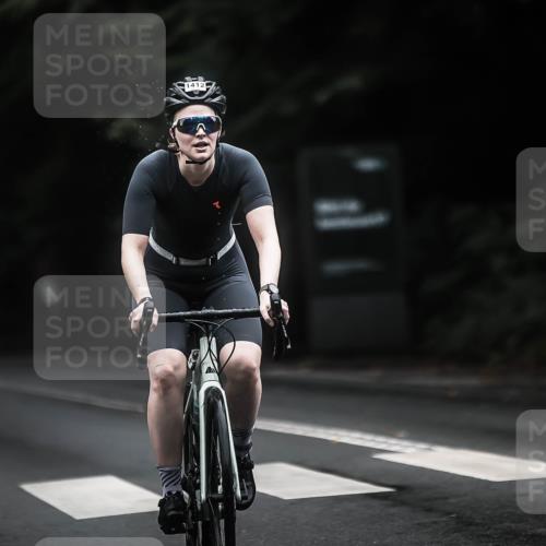 13.09.2026 - Stadtparktriathlon H.Heesch http://msf.ph/oto/10322468 13.09.2026 13:08:23 Radfahren 1228, 1330, 1412 meine-sportfotos.de
