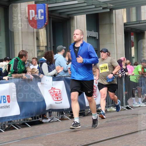 13.09.2026 - 21. swb-Marathon Bremen Strokosch-Dieckow http://msf.ph/oto/10322475 13.09.2026 10:59:35 Ziel 10175, 10236, 10355, 10669, 10691, 10758, 10867, 10928, 10929, 11054, 11056, 11071, 11089, 11158, 11159, 11160, 11194, 11250, 11259, 11419, 11427, 11445, 11453, 11501, 11528, 11637, 11803, 11879, 11904, 12123, 12138, 12238, 12239, 12242, 12243, 12274, 12388, 12480, 10147, 10377, 10492, 10745, 10922, 11086, 11151, 11207, 11500, 11519, 11594, 11873, 12267, 12295, 12481, 12537, 12541 meine-sportfotos.de