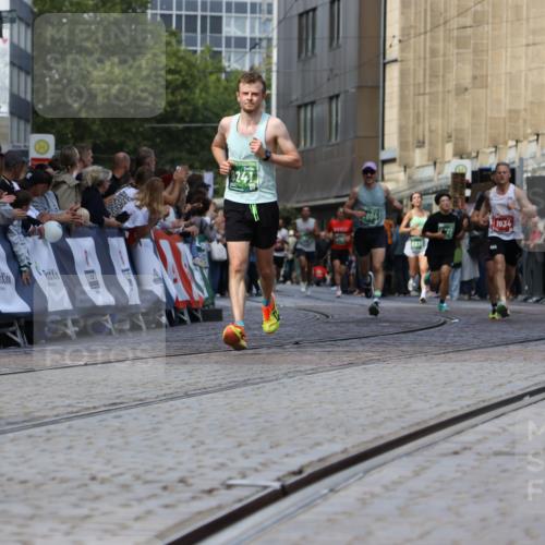 13.09.2026 - 21. swb-Marathon Bremen Strokosch-Dieckow http://msf.ph/oto/10322478 13.09.2026 13:09:38 Ziel 1034, 1241, 2291, 2909, 3197, 4895, 4898, 5111, 5383, 8759, 8830, 9789, 9866, 9904, 10044, 195, 567, 1723, 1975, 2750, 4782, 8835, 9241, 9277, 9804 meine-sportfotos.de