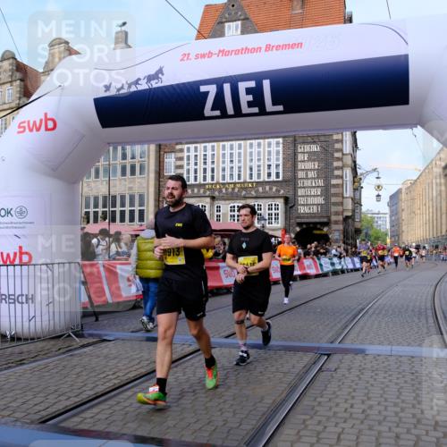 13.09.2026 - 21. swb-Marathon Bremen Tim E. http://msf.ph/oto/10322557 13.09.2026 10:59:23 Ziel 10383, 10415, 10427, 10477, 10668, 10787, 10843, 11034, 11086, 11125, 11267, 11278, 11301, 11302, 11602, 11913, 12015, 12118, 12127, 12130, 12131, 12200, 12271, 12297 meine-sportfotos.de