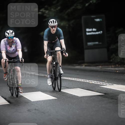 13.09.2026 - Stadtparktriathlon H.Heesch http://msf.ph/oto/10322565 13.09.2026 13:08:35 Radfahren 1212, 1214, 1237, 1239, 1274, 1294, 1351, 1358, 1376 meine-sportfotos.de
