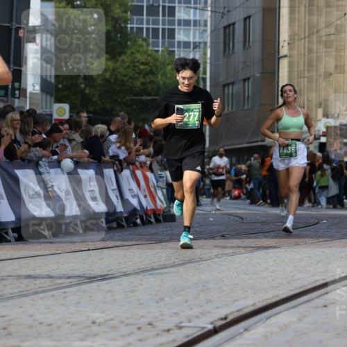 13.09.2026 - 21. swb-Marathon Bremen Strokosch-Dieckow http://msf.ph/oto/10322621 13.09.2026 13:09:47 Ziel 1034, 3197, 4473, 4895, 5111, 6652, 8759, 9789, 9866, 538, 567, 1723, 1975, 2020, 4781, 5627, 8835, 9277, 9804, 9817 meine-sportfotos.de