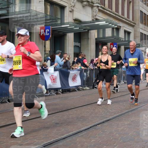 13.09.2026 - 21. swb-Marathon Bremen Strokosch-Dieckow http://msf.ph/oto/10322692 13.09.2026 10:59:40 Ziel 10175, 10236, 10691, 10758, 10867, 11054, 11056, 11071, 11089, 11158, 11159, 11160, 11250, 11259, 11427, 11445, 11453, 11524, 11525, 11528, 11587, 11588, 11589, 11637, 11803, 11879, 11904, 11907, 12123, 12238, 12239, 12242, 12243, 12274, 12388, 12480, 10147, 10355, 10377, 10669, 10745, 10922, 10928, 10929, 11151, 11194, 11207, 11419, 11501, 11519, 11594, 11873, 12138, 12267, 12295, 12481 meine-sportfotos.de