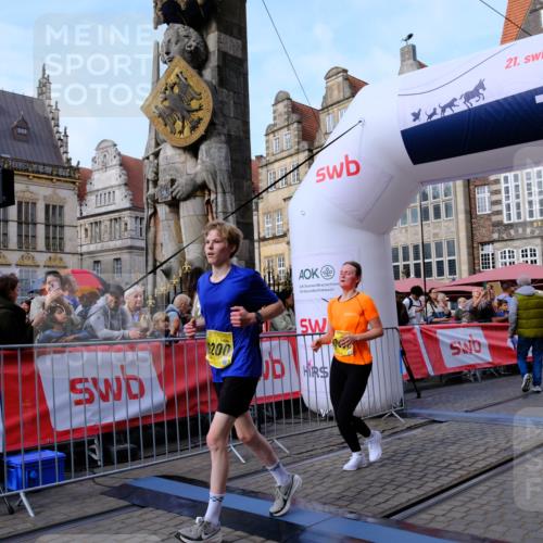 13.09.2026 - 21. swb-Marathon Bremen Tim E. http://msf.ph/oto/10322720 13.09.2026 10:59:26 Ziel 10383, 10415, 10427, 10477, 10492, 10668, 10843, 11034, 11086, 11125, 11301, 11302, 11500, 11602, 11913, 12015, 12118, 12127, 12131, 12200, 12271, 12297, 12541 meine-sportfotos.de