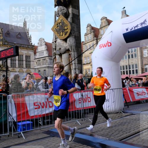 13.09.2026 - 21. swb-Marathon Bremen Tim E. http://msf.ph/oto/10322733 13.09.2026 10:59:26 Ziel 10383, 10415, 10427, 10477, 10492, 10668, 10843, 11034, 11086, 11125, 11301, 11302, 11500, 11602, 11913, 12015, 12118, 12127, 12131, 12200, 12271, 12297, 12541 meine-sportfotos.de