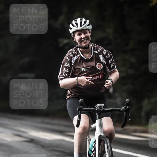 13.09.2026 - Stadtparktriathlon H.Heesch http://msf.ph/oto/10322742 13.09.2026 11:59:50 Radfahren 805, 895, 986, 1026, 1055 meine-sportfotos.de