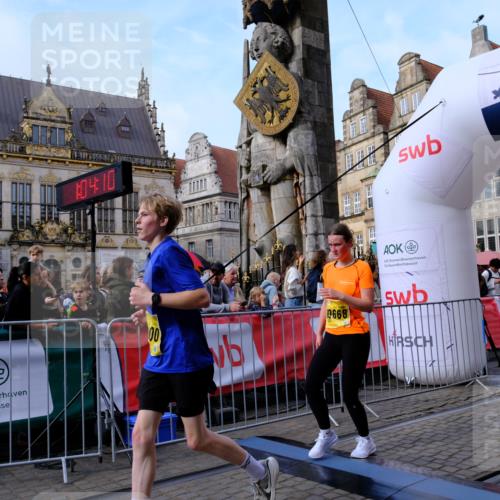 13.09.2026 - 21. swb-Marathon Bremen Tim E. http://msf.ph/oto/10322764 13.09.2026 10:59:26 Ziel 10383, 10415, 10427, 10477, 10492, 10668, 10843, 11034, 11086, 11125, 11301, 11302, 11500, 11602, 11913, 12015, 12118, 12127, 12131, 12200, 12271, 12297, 12541 meine-sportfotos.de