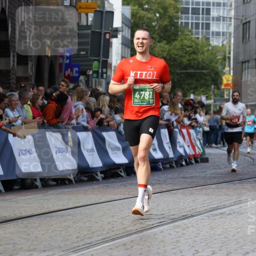 13.09.2026 - 21. swb-Marathon Bremen Strokosch-Dieckow http://msf.ph/oto/10322784 13.09.2026 13:09:58 Ziel 195, 2750, 4473, 4782, 6652, 9241, 538, 623, 957, 2020, 4781, 5627, 9817 meine-sportfotos.de