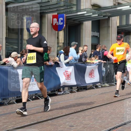 13.09.2026 - 21. swb-Marathon Bremen Strokosch-Dieckow http://msf.ph/oto/10322869 13.09.2026 10:59:43 Ziel 10175, 10236, 10691, 10758, 10867, 11054, 11056, 11071, 11089, 11158, 11159, 11160, 11250, 11259, 11427, 11445, 11453, 11524, 11525, 11528, 11587, 11588, 11589, 11637, 11803, 11879, 11904, 11907, 12123, 12238, 12239, 12242, 12243, 12274, 12352, 12388, 10147, 10355, 10377, 10669, 10745, 10922, 10928, 10929, 11056, 11089, 11151, 11194, 11207, 11419, 11501, 11519, 11594, 11803, 11873, 12138, 12295, 12481 meine-sportfotos.de
