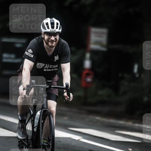 13.09.2026 - Stadtparktriathlon H.Heesch http://msf.ph/oto/10322876 13.09.2026 13:09:06 Radfahren 1230, 1290, 1324, 1350 meine-sportfotos.de