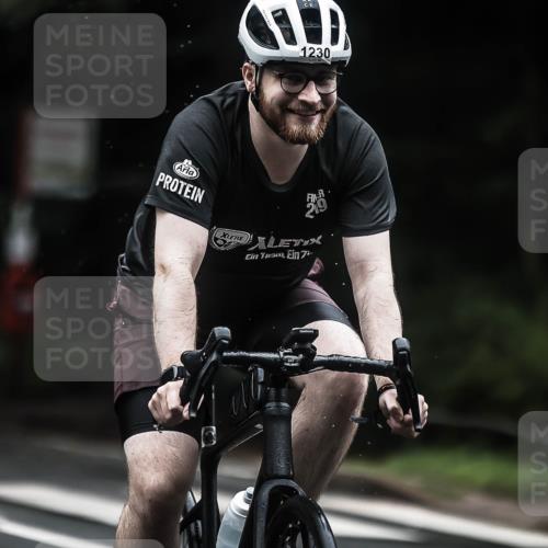 13.09.2026 - Stadtparktriathlon H.Heesch http://msf.ph/oto/10322902 13.09.2026 13:09:06 Radfahren 1230, 1290, 1324, 1350 meine-sportfotos.de
