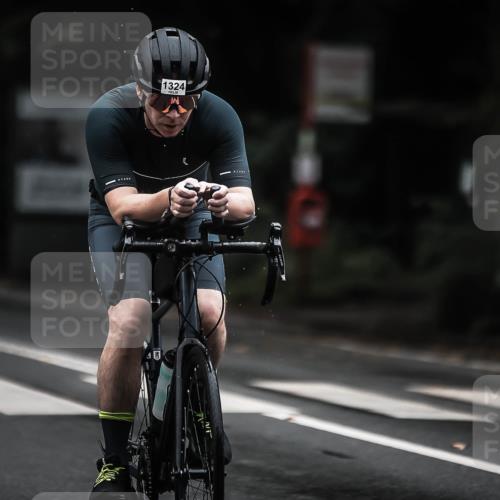13.09.2026 - Stadtparktriathlon H.Heesch http://msf.ph/oto/10322925 13.09.2026 13:09:08 Radfahren 1230, 1290, 1324, 1350 meine-sportfotos.de