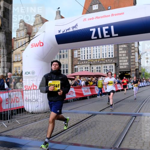 13.09.2026 - 21. swb-Marathon Bremen Tim E. http://msf.ph/oto/10322948 13.09.2026 10:59:33 Ziel 10377, 10415, 10492, 10668, 11086, 11125, 11301, 11302, 11500, 11873, 11913, 12118, 12200, 12267, 12537, 12541 meine-sportfotos.de