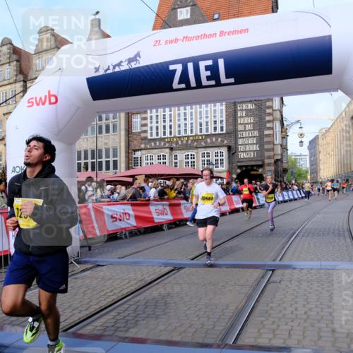 13.09.2026 - 21. swb-Marathon Bremen Tim E. http://msf.ph/oto/10322979 13.09.2026 10:59:33 Ziel 10377, 10415, 10492, 10668, 11086, 11125, 11301, 11302, 11500, 11873, 11913, 12118, 12200, 12267, 12537, 12541 meine-sportfotos.de