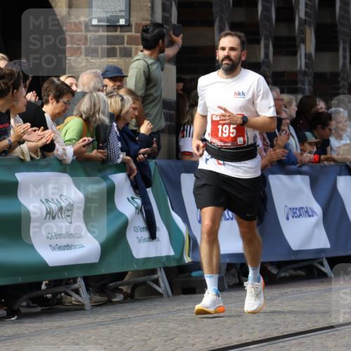 13.09.2026 - 21. swb-Marathon Bremen Strokosch-Dieckow http://msf.ph/oto/10322983 13.09.2026 13:10:04 Ziel 195, 567, 1723, 1975, 2750, 4473, 4782, 8835, 9241, 9277, 9804, 957, 8064 meine-sportfotos.de