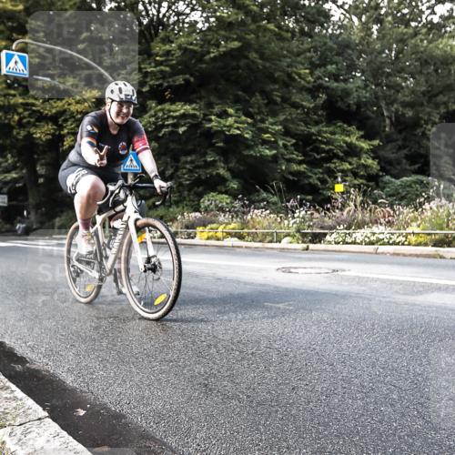 13.09.2026 - Stadtparktriathlon H.Heesch http://msf.ph/oto/10323003 13.09.2026 11:25:25 Radfahren 759, 803 meine-sportfotos.de