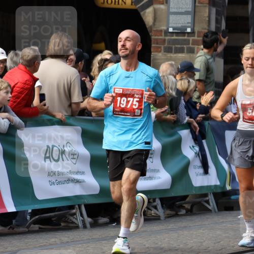 13.09.2026 - 21. swb-Marathon Bremen Strokosch-Dieckow http://msf.ph/oto/10323010 13.09.2026 13:10:15 Ziel 538, 567, 623, 1723, 1975, 2020, 2750, 4781, 5627, 8835, 9277, 9804, 9817, 604, 640, 1277, 3959, 5532, 7881, 8033, 8064, 8709 meine-sportfotos.de