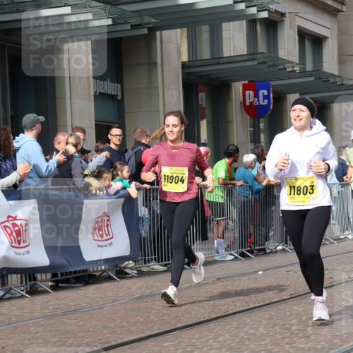 13.09.2026 - 21. swb-Marathon Bremen Strokosch-Dieckow http://msf.ph/oto/10323069 13.09.2026 10:59:46 Ziel 10175, 10691, 10758, 10867, 11016, 11071, 11158, 11159, 11160, 11250, 11259, 11427, 11445, 11453, 11524, 11525, 11528, 11587, 11588, 11589, 11637, 11879, 11904, 11907, 12123, 12238, 12239, 12274, 12352, 12388, 10147, 10236, 10355, 10669, 10745, 10922, 10928, 10929, 11054, 11056, 11089, 11151, 11194, 11207, 11419, 11501, 11519, 11594, 11803, 12138, 12242, 12243, 12295, 12481 meine-sportfotos.de