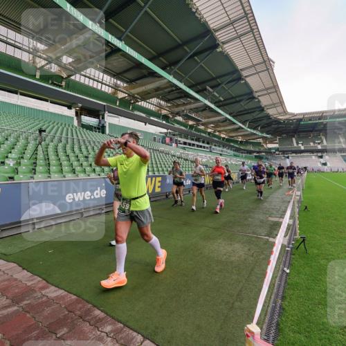 13.09.2026 - 21. swb-Marathon Bremen Michael Burmester http://msf.ph/oto/10323109 13.09.2026 13:24:49 Laufen im Stadion 137, 182, 213, 294, 324, 434, 505, 543, 548, 721, 723, 739, 743, 752, 815, 818, 966, 1273, 1410, 1459, 1463, 1471, 1491, 1504, 1515, 1561, 1597, 1598, 1830, 1944, 1953, 2058, 2059, 2095, 2211, 2252, 2267, 2271, 2286, 2308, 2312, 2323, 2354, 2445, 2465, 2483, 2495, 2497, 2503, 2506, 2554, 2571, 2591, 2644, 2752, 2762, 2768, 2776, 2833, 2878, 2896, 2936, 2968, 2981, 3005, 3142, 3211, 3259, 3282, 3288, 3289, 3292, 3298, 3306, 3312, 3329, 3364, 3381, 3390, 3395, 3770, 4466 meine-sportfotos.de