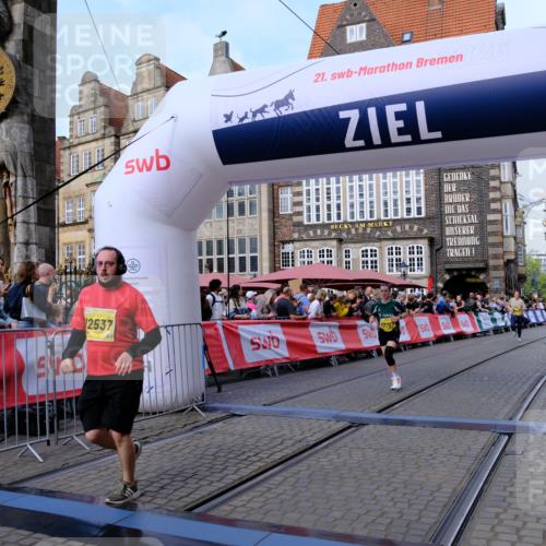 13.09.2026 - 21. swb-Marathon Bremen Tim E. http://msf.ph/oto/10323111 13.09.2026 10:59:36 Ziel 10377, 10492, 10668, 10922, 11086, 11125, 11301, 11302, 11500, 11873, 12118, 12200, 12267, 12537, 12541 meine-sportfotos.de