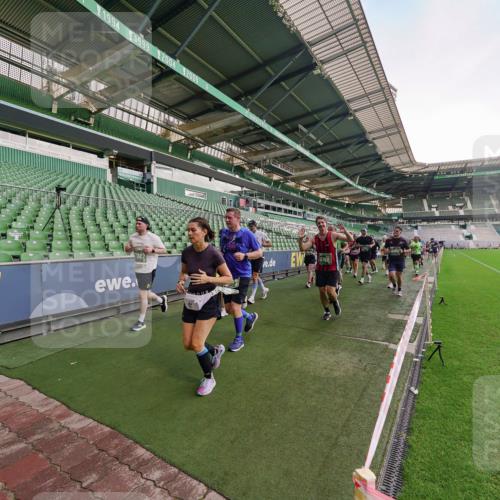 13.09.2026 - 21. swb-Marathon Bremen Michael Burmester http://msf.ph/oto/10323137 13.09.2026 13:24:52 Laufen im Stadion 137, 182, 213, 294, 324, 434, 505, 543, 548, 721, 723, 739, 743, 752, 815, 818, 966, 1273, 1410, 1443, 1459, 1463, 1471, 1491, 1504, 1515, 1561, 1597, 1598, 1830, 1944, 1953, 2058, 2059, 2095, 2211, 2252, 2267, 2271, 2286, 2308, 2312, 2323, 2354, 2445, 2465, 2483, 2495, 2497, 2503, 2506, 2554, 2571, 2591, 2644, 2752, 2762, 2768, 2776, 2833, 2878, 2896, 2936, 2968, 2981, 3005, 3142, 3211, 3259, 3282, 3288, 3289, 3292, 3298, 3306, 3312, 3329, 3364, 3381, 3390, 3395, 3770 meine-sportfotos.de