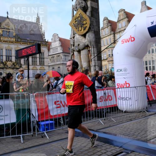 13.09.2026 - 21. swb-Marathon Bremen Tim E. http://msf.ph/oto/10323182 13.09.2026 10:59:37 Ziel 10377, 10492, 10668, 10922, 11086, 11125, 11301, 11302, 11500, 11873, 12118, 12200, 12267, 12295, 12537, 12541 meine-sportfotos.de