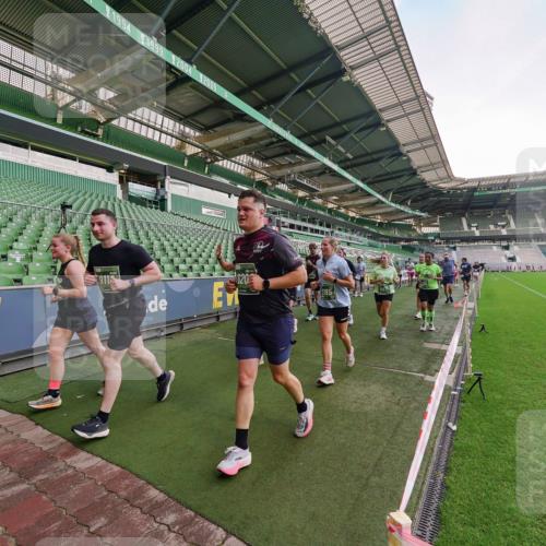 13.09.2026 - 21. swb-Marathon Bremen Michael Burmester http://msf.ph/oto/10323183 13.09.2026 13:24:55 Laufen im Stadion 137, 182, 213, 294, 324, 434, 505, 543, 548, 721, 723, 739, 743, 752, 815, 818, 966, 1273, 1410, 1443, 1459, 1463, 1471, 1491, 1504, 1515, 1561, 1597, 1598, 1830, 1944, 1953, 2058, 2059, 2095, 2211, 2252, 2267, 2271, 2286, 2298, 2308, 2312, 2323, 2354, 2445, 2465, 2483, 2495, 2497, 2503, 2506, 2554, 2571, 2591, 2644, 2752, 2762, 2768, 2776, 2833, 2878, 2896, 2936, 2968, 2981, 3005, 3142, 3211, 3259, 3282, 3288, 3289, 3292, 3298, 3306, 3312, 3329, 3364, 3381, 3390, 3395 meine-sportfotos.de