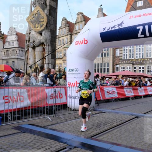 13.09.2026 - 21. swb-Marathon Bremen Tim E. http://msf.ph/oto/10323226 13.09.2026 10:59:38 Ziel 10377, 10492, 10922, 11086, 11125, 11151, 11301, 11302, 11500, 11873, 12118, 12267, 12295, 12537, 12541 meine-sportfotos.de