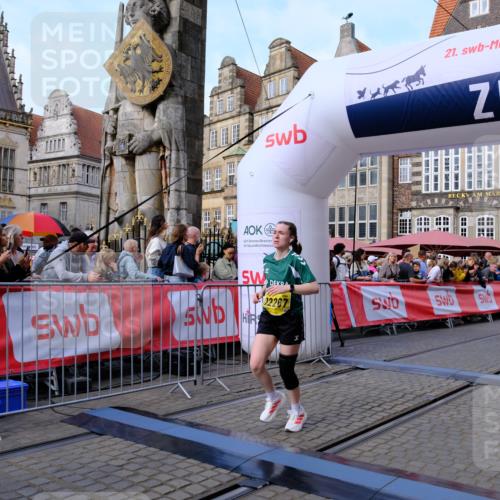 13.09.2026 - 21. swb-Marathon Bremen Tim E. http://msf.ph/oto/10323238 13.09.2026 10:59:38 Ziel 10377, 10492, 10922, 11086, 11125, 11151, 11301, 11302, 11500, 11873, 12118, 12267, 12295, 12537, 12541 meine-sportfotos.de