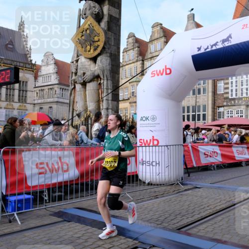 13.09.2026 - 21. swb-Marathon Bremen Tim E. http://msf.ph/oto/10323269 13.09.2026 10:59:39 Ziel 10377, 10492, 10745, 10922, 11086, 11125, 11151, 11207, 11301, 11302, 11500, 11519, 11873, 12118, 12267, 12295, 12537, 12541 meine-sportfotos.de