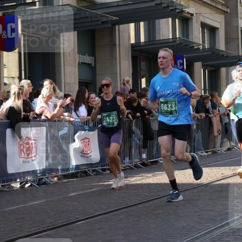 13.09.2026 - 21. swb-Marathon Bremen Strokosch-Dieckow http://msf.ph/oto/10323307 13.09.2026 13:18:59 Ziel 189, 666, 1599, 2007, 2390, 2423, 2535, 3182, 3508, 4319, 4455, 4819, 4857, 5172, 5371, 6008, 6137, 6633, 7686, 7754, 7945, 8153, 9552, 9638, 9805, 307, 2948, 3631, 4120, 4916, 5277, 5867, 6310, 6787, 7104, 7154, 7163, 7602, 7647, 7791, 8743, 9327, 9512, 9833, 13184 meine-sportfotos.de