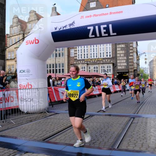 13.09.2026 - 21. swb-Marathon Bremen Tim E. http://msf.ph/oto/10323328 13.09.2026 10:59:44 Ziel 10147, 10377, 10492, 10745, 10922, 11151, 11207, 11500, 11519, 11594, 11873, 12267, 12295, 12481, 12537, 12541 meine-sportfotos.de