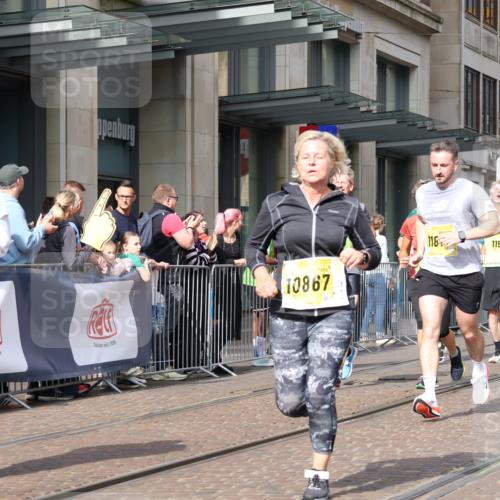 13.09.2026 - 21. swb-Marathon Bremen Strokosch-Dieckow http://msf.ph/oto/10323335 13.09.2026 10:59:51 Ziel 10144, 10175, 10758, 10810, 10867, 11016, 11071, 11129, 11158, 11159, 11160, 11250, 11259, 11445, 11453, 11524, 11525, 11528, 11547, 11587, 11588, 11589, 11623, 11879, 11907, 12105, 12106, 12123, 12190, 12238, 12239, 12274, 12291, 12352, 12394, 10147, 10236, 10355, 10669, 10691, 10745, 10928, 10929, 11054, 11056, 11089, 11194, 11207, 11419, 11427, 11501, 11519, 11594, 11637, 11803, 11904, 12138, 12238, 12239, 12242, 12243, 12481 meine-sportfotos.de