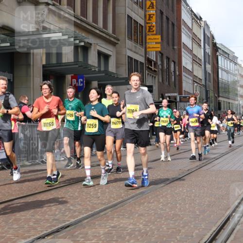 13.09.2026 - 21. swb-Marathon Bremen Strokosch-Dieckow http://msf.ph/oto/10323407 13.09.2026 10:59:53 Ziel 10144, 10758, 10801, 10810, 10867, 11016, 11071, 11129, 11158, 11159, 11160, 11250, 11259, 11445, 11453, 11524, 11525, 11528, 11547, 11587, 11588, 11589, 11623, 11879, 11907, 12105, 12106, 12123, 12190, 12274, 12291, 12352, 12394, 12530, 12531, 10147, 10175, 10236, 10355, 10669, 10691, 10867, 10928, 10929, 11054, 11056, 11089, 11194, 11419, 11427, 11501, 11594, 11637, 11803, 11879, 11904, 12138, 12238, 12239, 12242, 12243 meine-sportfotos.de