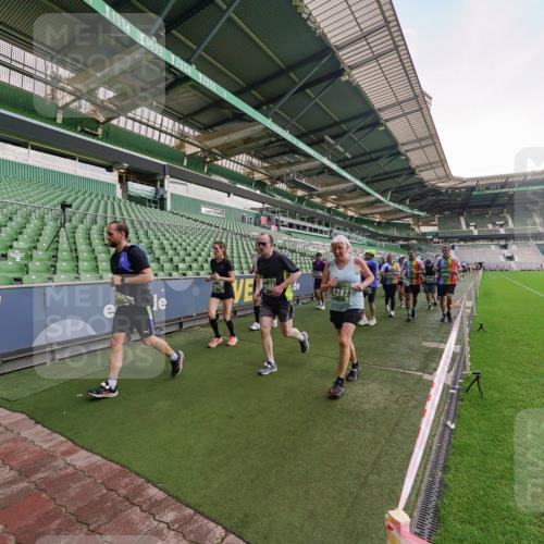13.09.2026 - 21. swb-Marathon Bremen Michael Burmester http://msf.ph/oto/10323429 13.09.2026 13:25:18 Laufen im Stadion 137, 182, 213, 294, 505, 530, 543, 548, 645, 723, 739, 743, 752, 815, 818, 966, 1273, 1283, 1410, 1443, 1459, 1463, 1471, 1487, 1491, 1504, 1515, 1530, 1561, 1618, 1744, 1828, 1830, 1944, 1953, 2058, 2059, 2095, 2211, 2252, 2267, 2271, 2298, 2308, 2312, 2323, 2354, 2382, 2384, 2465, 2483, 2497, 2503, 2506, 2554, 2571, 2591, 2644, 2656, 2675, 2752, 2762, 2776, 2833, 2878, 2896, 2981, 3005, 3062, 3097, 3142, 3172, 3211, 3259, 3298, 3306, 3312, 3329, 3381, 3390, 3433 meine-sportfotos.de