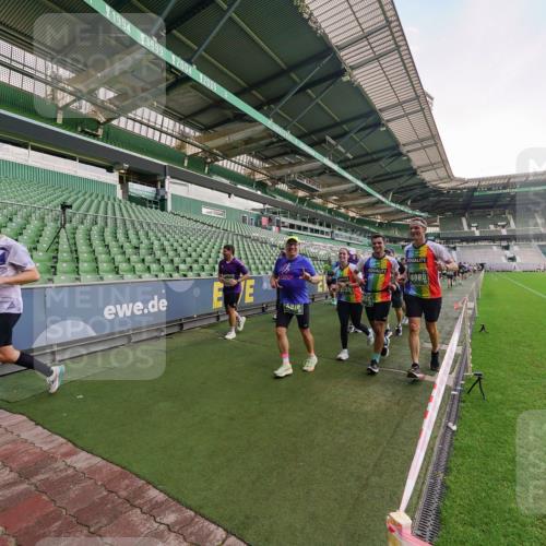 13.09.2026 - 21. swb-Marathon Bremen Michael Burmester http://msf.ph/oto/10323447 13.09.2026 13:25:20 Laufen im Stadion 182, 213, 294, 505, 530, 543, 548, 645, 723, 739, 743, 752, 815, 818, 966, 1273, 1283, 1410, 1443, 1459, 1463, 1471, 1487, 1491, 1504, 1515, 1530, 1561, 1618, 1744, 1828, 1830, 1944, 1953, 2058, 2059, 2095, 2211, 2252, 2267, 2271, 2298, 2308, 2312, 2323, 2354, 2382, 2384, 2465, 2483, 2497, 2506, 2554, 2571, 2591, 2644, 2656, 2675, 2752, 2762, 2776, 2833, 2878, 2896, 2981, 3005, 3062, 3097, 3142, 3172, 3211, 3259, 3298, 3306, 3312, 3329, 3381, 3390, 3433 meine-sportfotos.de