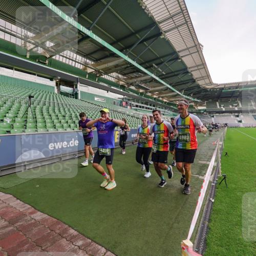 13.09.2026 - 21. swb-Marathon Bremen Michael Burmester http://msf.ph/oto/10323459 13.09.2026 13:25:20 Laufen im Stadion 182, 213, 294, 505, 530, 543, 548, 645, 723, 739, 743, 752, 815, 818, 966, 1273, 1283, 1410, 1443, 1459, 1463, 1471, 1487, 1491, 1504, 1515, 1530, 1561, 1618, 1744, 1828, 1830, 1944, 1953, 2058, 2059, 2095, 2211, 2252, 2267, 2271, 2298, 2308, 2312, 2323, 2354, 2382, 2384, 2465, 2483, 2497, 2506, 2554, 2571, 2591, 2644, 2656, 2675, 2752, 2762, 2776, 2833, 2878, 2896, 2981, 3005, 3062, 3097, 3142, 3172, 3211, 3259, 3298, 3306, 3312, 3329, 3381, 3390, 3433 meine-sportfotos.de