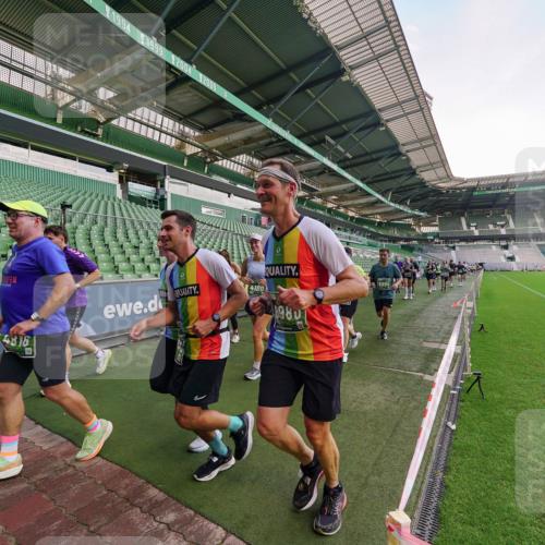 13.09.2026 - 21. swb-Marathon Bremen Michael Burmester http://msf.ph/oto/10323470 13.09.2026 13:25:21 Laufen im Stadion 213, 294, 505, 530, 543, 548, 645, 723, 739, 743, 752, 815, 818, 966, 1273, 1283, 1410, 1443, 1459, 1463, 1471, 1487, 1491, 1504, 1515, 1530, 1561, 1618, 1744, 1828, 1830, 1944, 1953, 2058, 2059, 2095, 2211, 2252, 2267, 2271, 2298, 2308, 2312, 2323, 2354, 2382, 2384, 2465, 2483, 2497, 2506, 2554, 2571, 2591, 2644, 2656, 2675, 2752, 2762, 2776, 2833, 2878, 2896, 2981, 3005, 3062, 3097, 3142, 3172, 3211, 3259, 3298, 3306, 3312, 3329, 3381, 3390, 3433 meine-sportfotos.de
