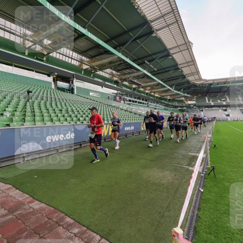13.09.2026 - 21. swb-Marathon Bremen Michael Burmester http://msf.ph/oto/10323508 13.09.2026 13:25:25 Laufen im Stadion 213, 294, 505, 530, 543, 548, 645, 723, 739, 752, 815, 818, 966, 1273, 1283, 1410, 1443, 1459, 1463, 1471, 1487, 1491, 1504, 1515, 1530, 1561, 1618, 1744, 1828, 1830, 1944, 1953, 2058, 2059, 2095, 2211, 2252, 2267, 2271, 2298, 2308, 2312, 2323, 2354, 2382, 2384, 2465, 2483, 2497, 2506, 2508, 2554, 2558, 2571, 2591, 2644, 2656, 2675, 2752, 2762, 2776, 2833, 2878, 2896, 2970, 2981, 3005, 3062, 3097, 3142, 3172, 3211, 3259, 3298, 3306, 3312, 3329, 3381, 3390, 3433 meine-sportfotos.de
