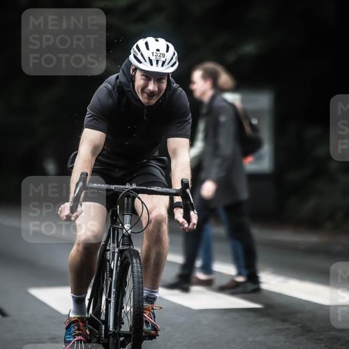 13.09.2026 - Stadtparktriathlon H.Heesch http://msf.ph/oto/10323518 13.09.2026 13:10:04 Radfahren 1329, 1349, 1426 meine-sportfotos.de