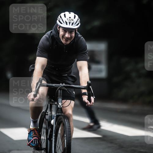 13.09.2026 - Stadtparktriathlon H.Heesch http://msf.ph/oto/10323522 13.09.2026 13:10:05 Radfahren 1329, 1349, 1426 meine-sportfotos.de