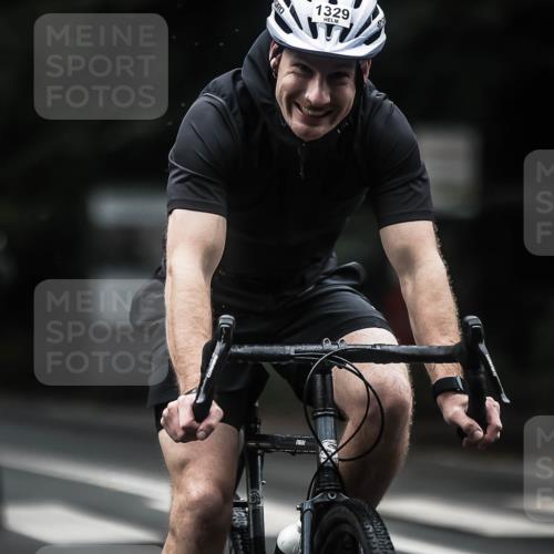 13.09.2026 - Stadtparktriathlon H.Heesch http://msf.ph/oto/10323541 13.09.2026 13:10:05 Radfahren 1329, 1349, 1426 meine-sportfotos.de