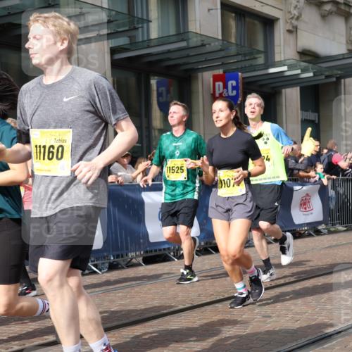 13.09.2026 - 21. swb-Marathon Bremen Strokosch-Dieckow http://msf.ph/oto/10323566 13.09.2026 10:59:56 Ziel 10144, 10677, 10758, 10801, 10810, 11016, 11045, 11071, 11129, 11158, 11159, 11160, 11259, 11453, 11524, 11525, 11528, 11547, 11587, 11588, 11589, 11623, 11907, 12105, 12106, 12123, 12190, 12274, 12291, 12352, 12394, 12530, 12531, 10175, 10236, 10355, 10669, 10691, 10867, 10928, 10929, 11054, 11056, 11089, 11194, 11250, 11419, 11427, 11445, 11501, 11637, 11803, 11879, 11904, 12138, 12238, 12239, 12242, 12243 meine-sportfotos.de
