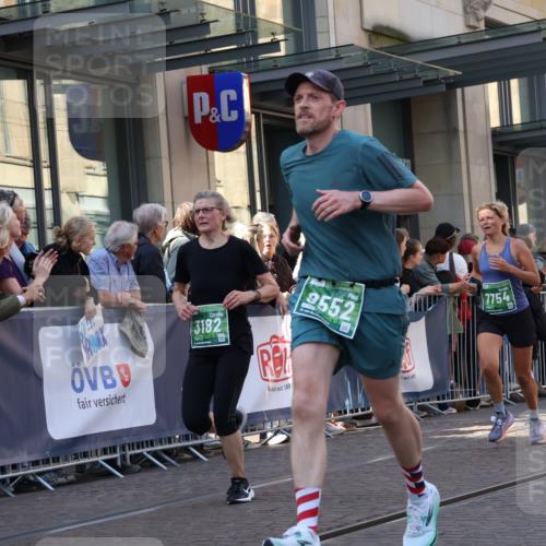 13.09.2026 - 21. swb-Marathon Bremen Strokosch-Dieckow http://msf.ph/oto/10323577 13.09.2026 13:19:03 Ziel 189, 666, 1599, 2390, 2423, 2535, 3182, 3508, 4319, 4455, 4819, 5172, 5371, 6008, 6137, 6633, 7268, 7754, 7945, 8153, 9552, 9638, 9805, 307, 2007, 4120, 4857, 4916, 5277, 6310, 6787, 7104, 7154, 7163, 7602, 7647, 7686, 7791, 9512, 13184 meine-sportfotos.de