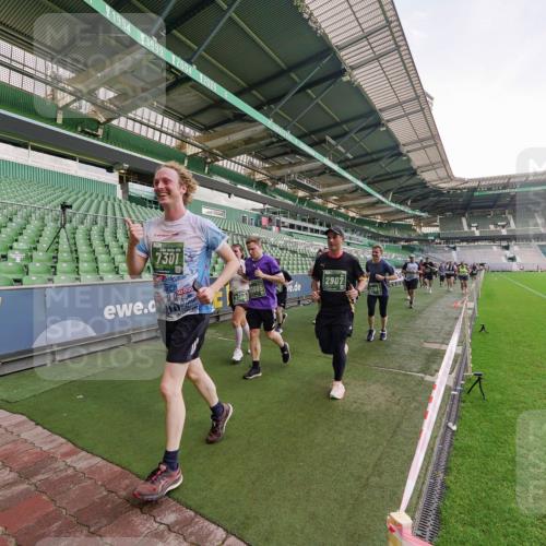 13.09.2026 - 21. swb-Marathon Bremen Michael Burmester http://msf.ph/oto/10323598 13.09.2026 13:25:36 Laufen im Stadion 202, 213, 294, 505, 530, 543, 548, 645, 723, 752, 815, 818, 966, 1283, 1410, 1443, 1459, 1463, 1471, 1473, 1487, 1491, 1504, 1515, 1530, 1561, 1618, 1744, 1828, 1830, 1953, 2058, 2059, 2095, 2211, 2267, 2271, 2298, 2308, 2312, 2323, 2354, 2382, 2384, 2483, 2497, 2506, 2508, 2554, 2558, 2571, 2591, 2592, 2644, 2656, 2675, 2752, 2762, 2776, 2833, 2878, 2896, 2970, 2981, 3005, 3047, 3062, 3097, 3142, 3172, 3211, 3259, 3298, 3306, 3329, 3359, 3381, 3390, 3433 meine-sportfotos.de