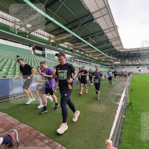 13.09.2026 - 21. swb-Marathon Bremen Michael Burmester http://msf.ph/oto/10323608 13.09.2026 13:25:37 Laufen im Stadion 202, 213, 294, 505, 530, 543, 548, 645, 723, 752, 815, 818, 966, 1283, 1410, 1443, 1459, 1463, 1473, 1487, 1491, 1504, 1515, 1530, 1561, 1618, 1744, 1828, 1830, 1953, 2058, 2059, 2095, 2211, 2267, 2271, 2298, 2308, 2312, 2323, 2354, 2382, 2384, 2483, 2497, 2506, 2508, 2554, 2558, 2571, 2591, 2592, 2644, 2656, 2675, 2752, 2762, 2833, 2878, 2896, 2970, 2981, 3005, 3047, 3062, 3097, 3142, 3172, 3211, 3259, 3298, 3306, 3329, 3359, 3381, 3390, 3433 meine-sportfotos.de