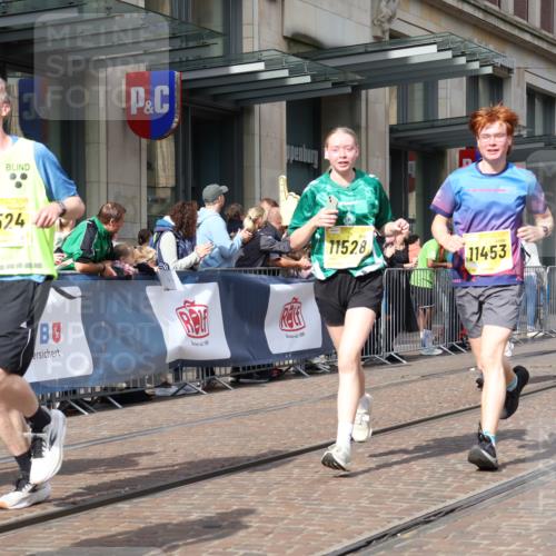 13.09.2026 - 21. swb-Marathon Bremen Strokosch-Dieckow http://msf.ph/oto/10323609 13.09.2026 10:59:56 Ziel 10144, 10677, 10758, 10801, 10810, 11016, 11045, 11071, 11129, 11158, 11159, 11160, 11259, 11453, 11524, 11525, 11528, 11547, 11587, 11588, 11589, 11623, 11907, 12105, 12106, 12123, 12190, 12274, 12291, 12352, 12394, 12530, 12531, 10175, 10236, 10355, 10669, 10691, 10867, 10928, 10929, 11054, 11056, 11089, 11194, 11250, 11419, 11427, 11445, 11501, 11637, 11803, 11879, 11904, 12138, 12238, 12239, 12242, 12243 meine-sportfotos.de