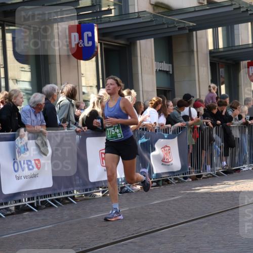 13.09.2026 - 21. swb-Marathon Bremen Strokosch-Dieckow http://msf.ph/oto/10323614 13.09.2026 13:19:04 Ziel 189, 666, 1599, 2390, 2423, 2535, 3182, 3508, 4319, 4455, 4819, 4977, 4978, 5172, 5371, 6008, 6137, 6633, 7268, 7754, 7945, 8153, 9552, 9638, 9805, 307, 2007, 4857, 4916, 5277, 6137, 6310, 7104, 7154, 7163, 7602, 7647, 7686, 7791, 9512, 13184 meine-sportfotos.de